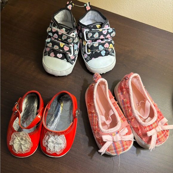 Bundle of 8  baby Shoes - Black  , red and White blue  different sizes - Picture 8 of 16